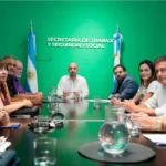 Política| El Gobierno cerró la paritaria estatal con aumento del 15,8% y sumas fijas: los detalles.