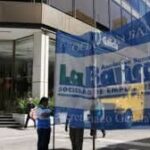 Bancarios firmaron nueva paritaria y el sueldo inicial supera los $2,4 millones