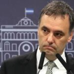 El juez Lijo decidió prohibirle a Manuel Adorni que salga de Argentina